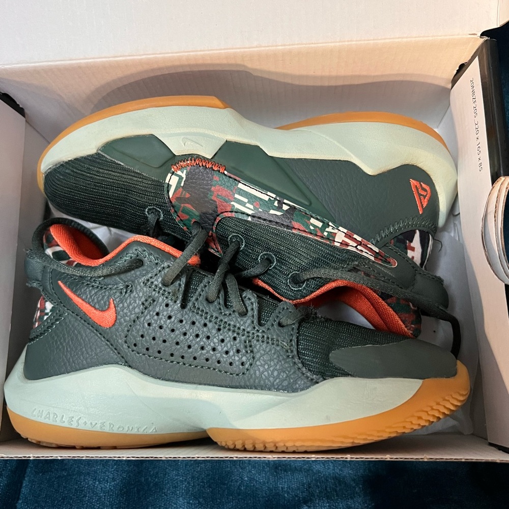 Nike Freak 2 sneakers